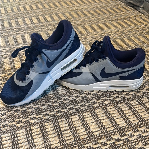 Nike AirMax Sneakers Y7 - Picture 1 of 3